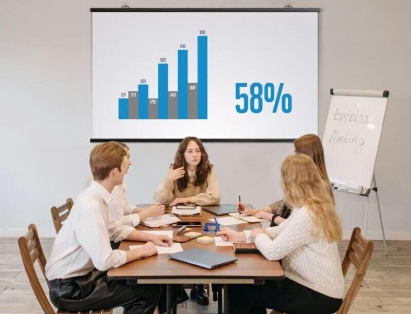How Can a Portable Rolling Projector Screen Improve Modern Presentations